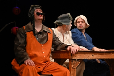 Михаил Васюков в роли Ипполита (спектакль «Дворюги»)